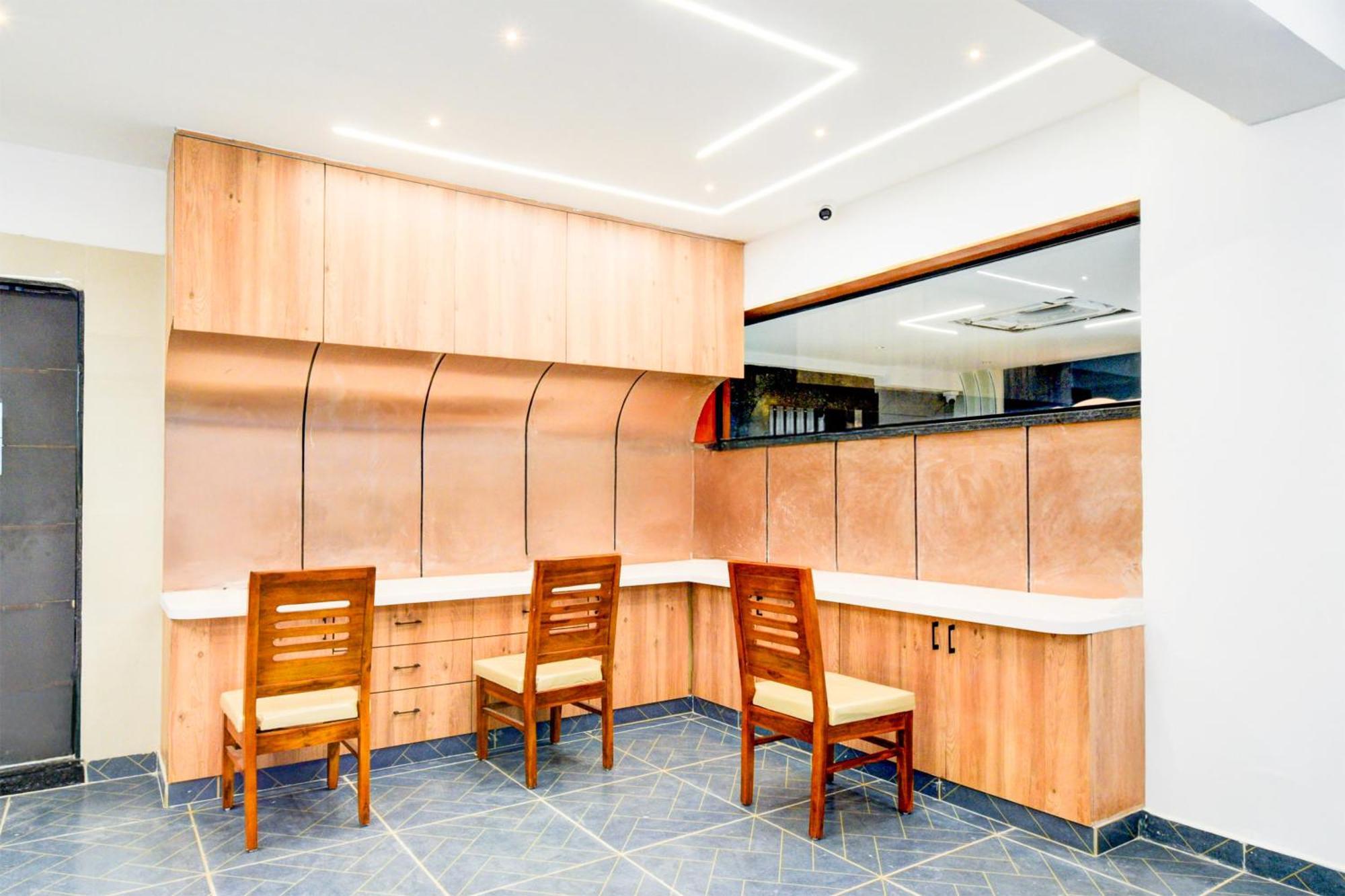 Townhouse Aarav Business Hotel Hyderabad Bagian luar foto