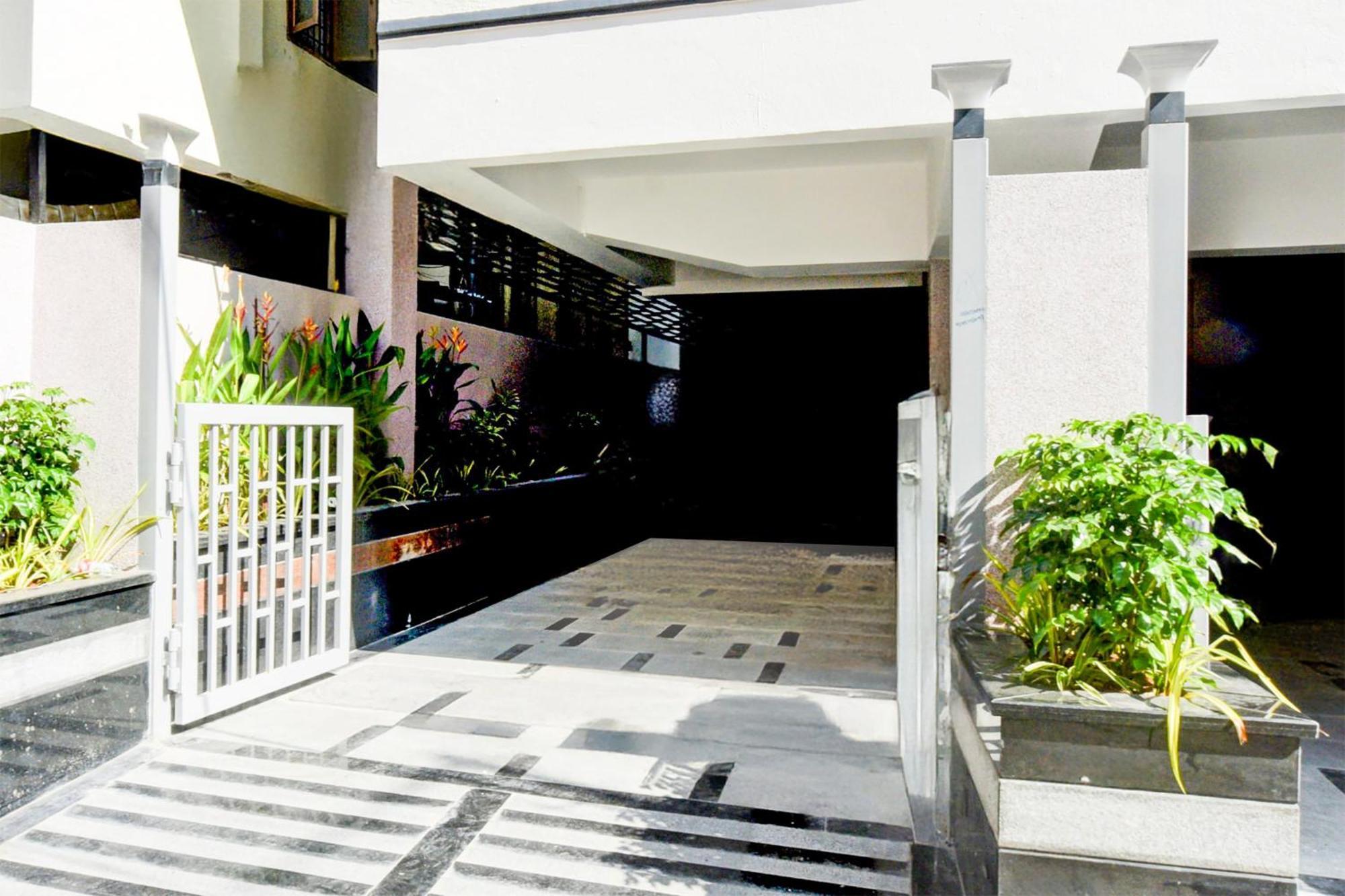 Townhouse Aarav Business Hotel Hyderabad Bagian luar foto