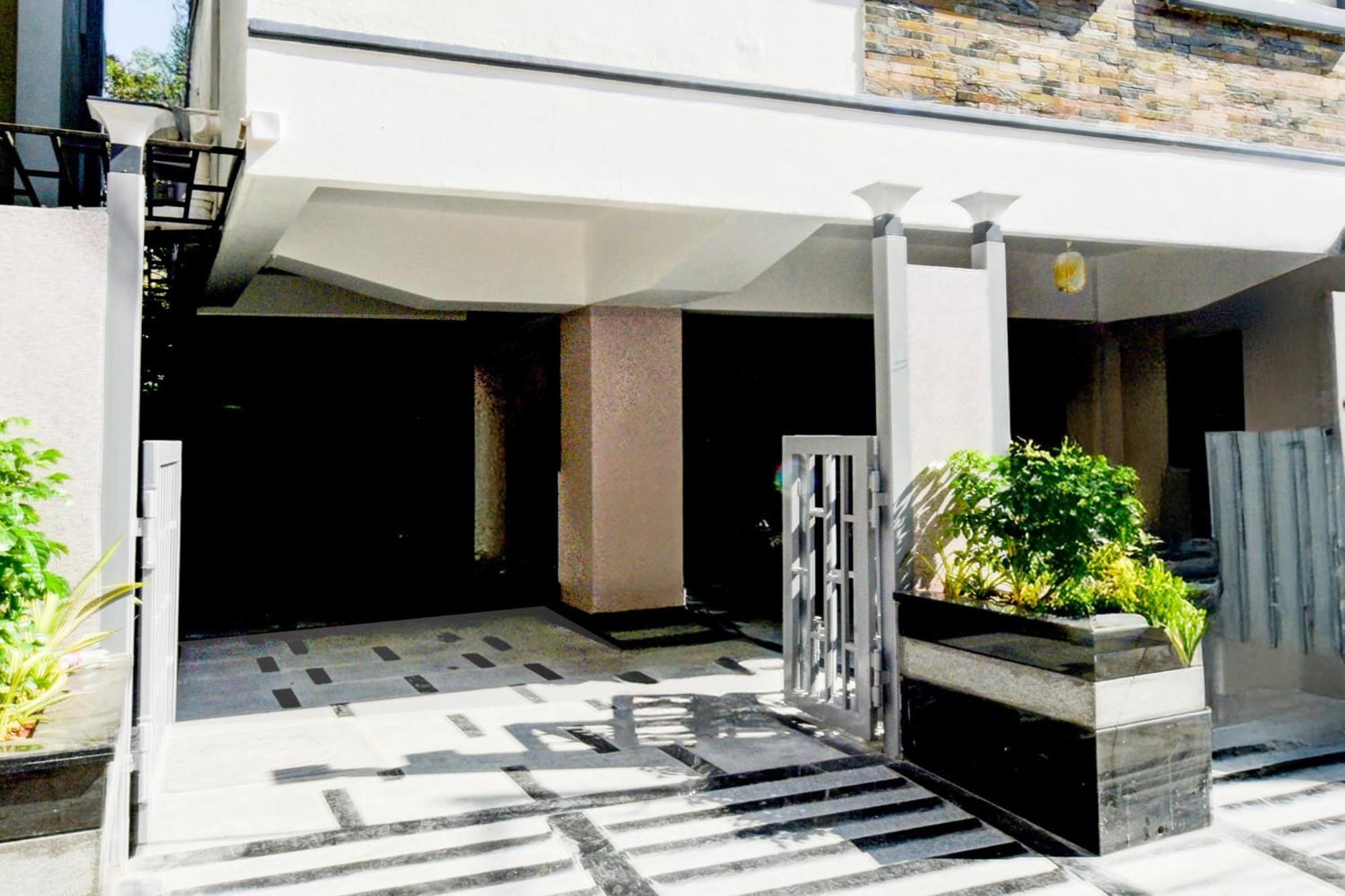 Townhouse Aarav Business Hotel Hyderabad Bagian luar foto