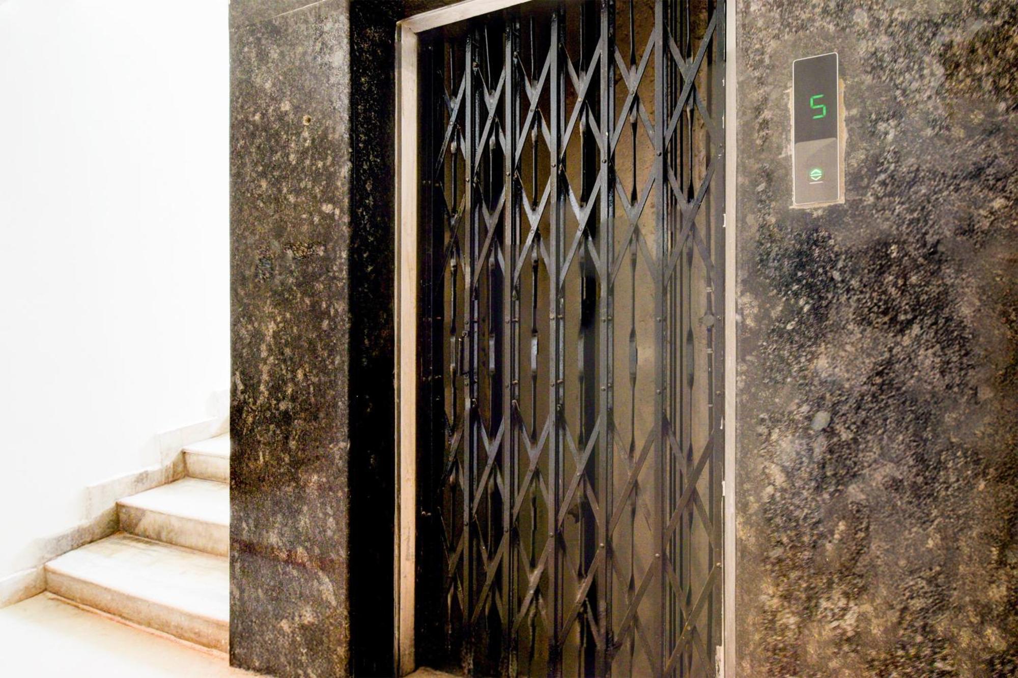 Townhouse Aarav Business Hotel Hyderabad Bagian luar foto