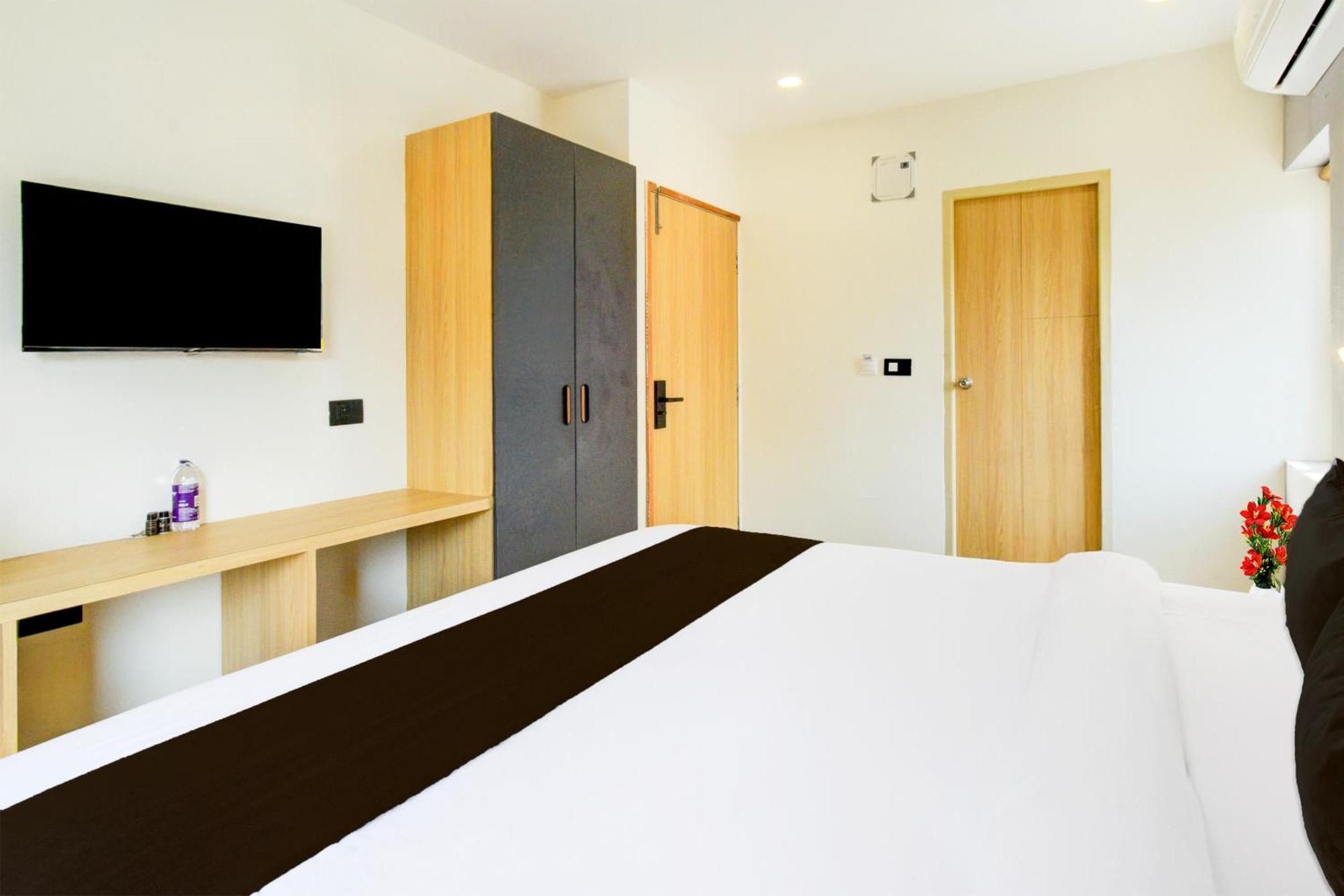 Townhouse Aarav Business Hotel Hyderabad Bagian luar foto