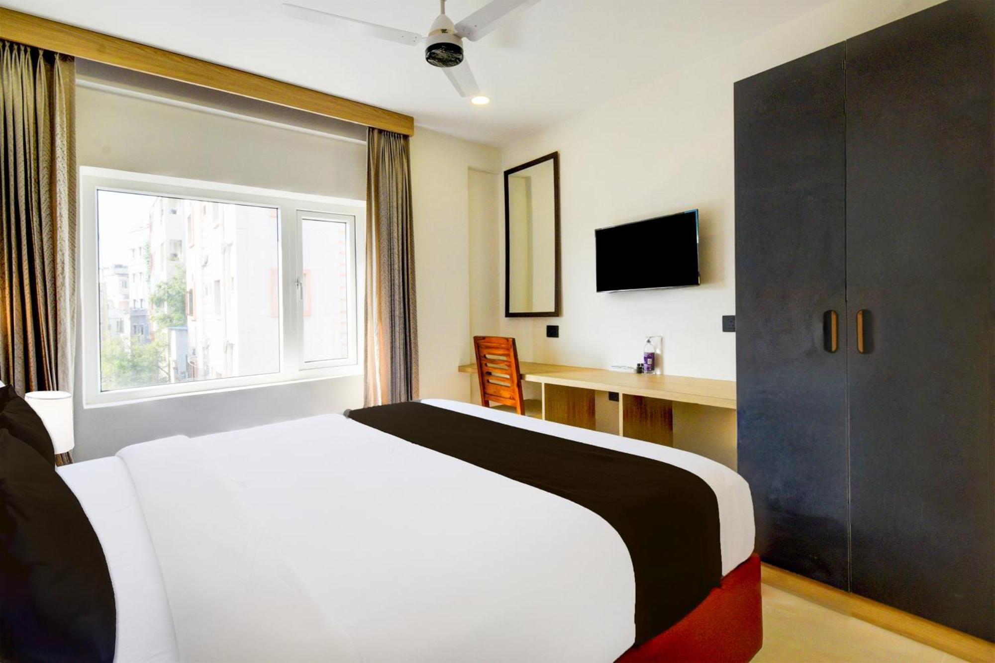 Townhouse Aarav Business Hotel Hyderabad Bagian luar foto